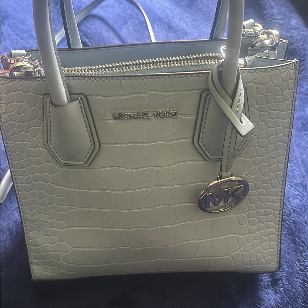 Michael Kors Sky Blue Mini Bag with Structured Design - Picture 4 of 5